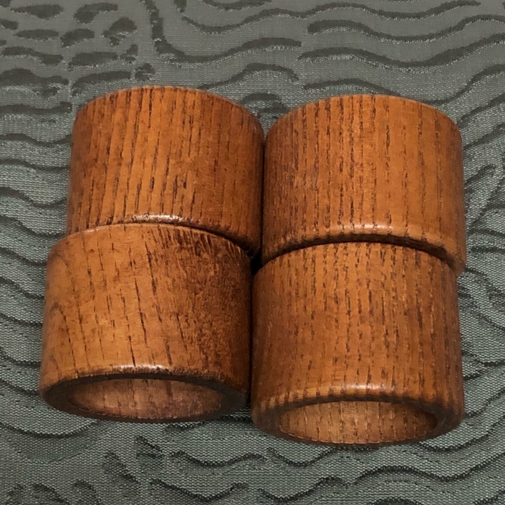 Set of 4 vintage wooden napkin rings.